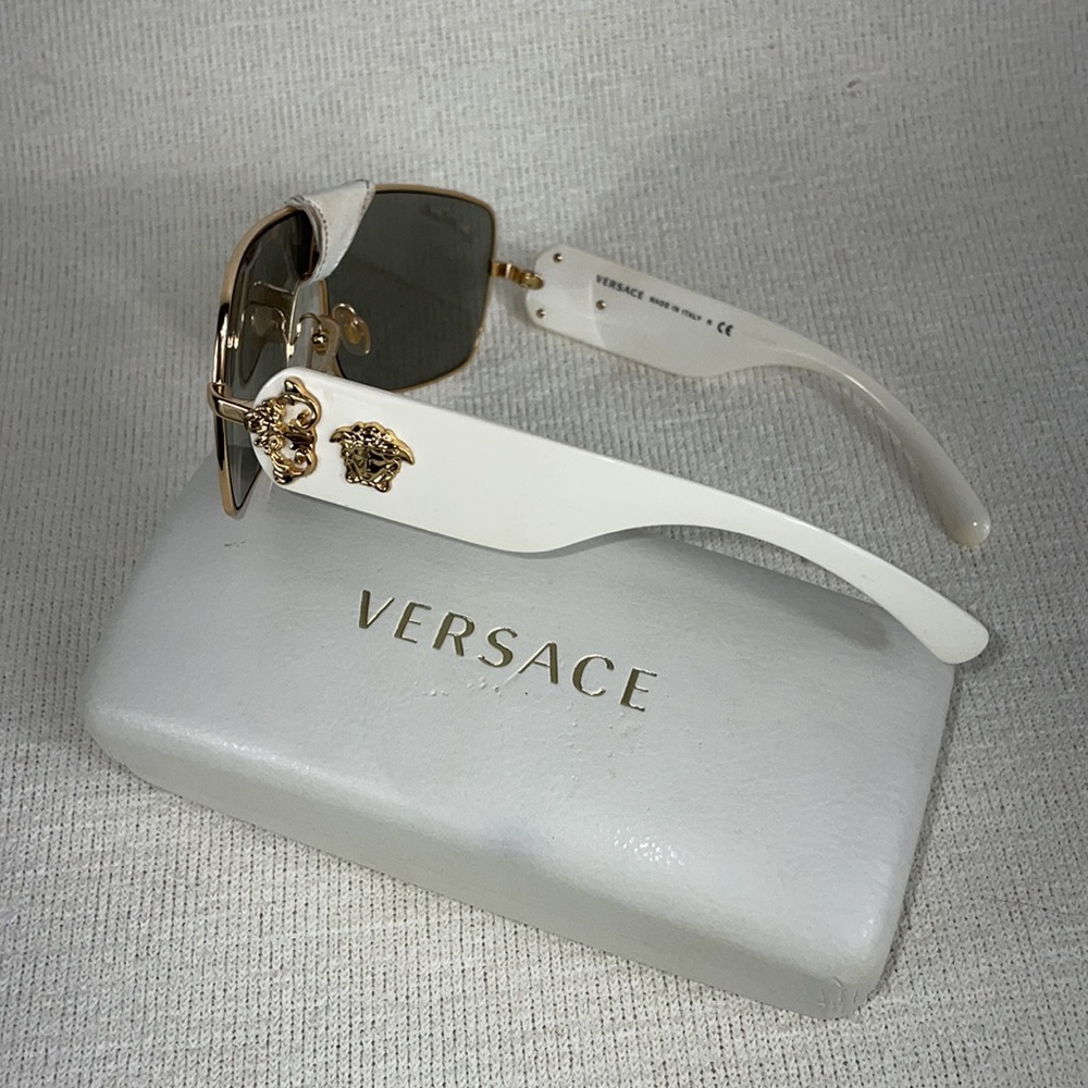 VERSACE SUNGLASSES - Picture 6 of 10